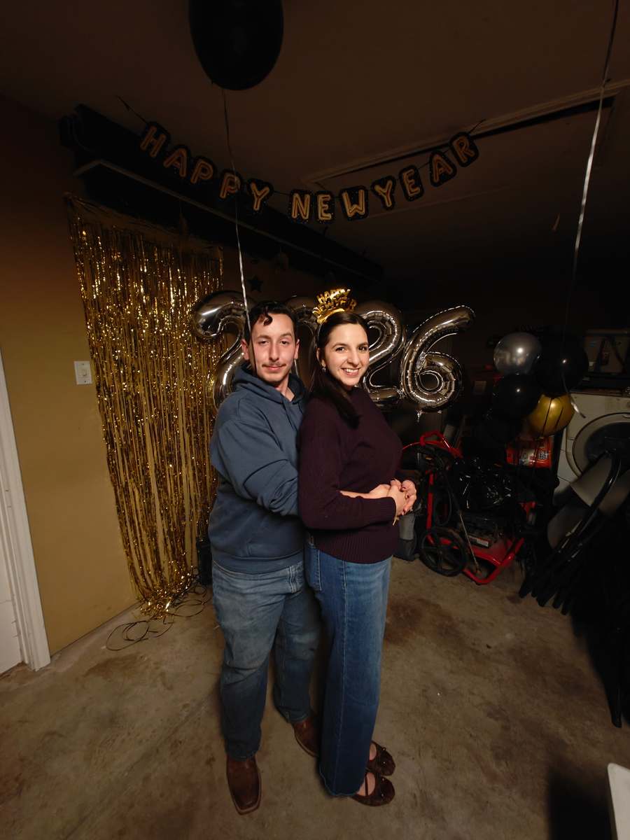 Paul and Leslie engagement photo 1