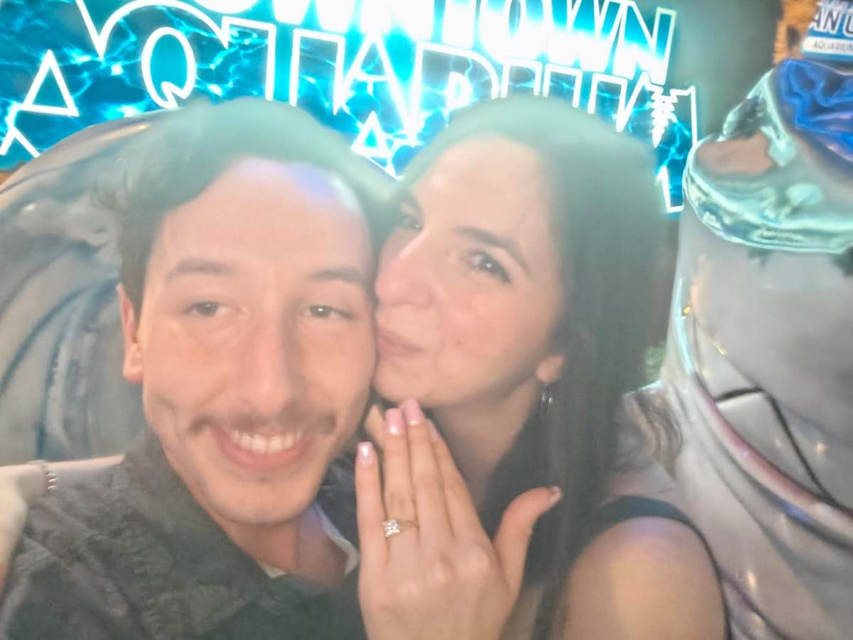 Paul and Leslie engagement photo 3