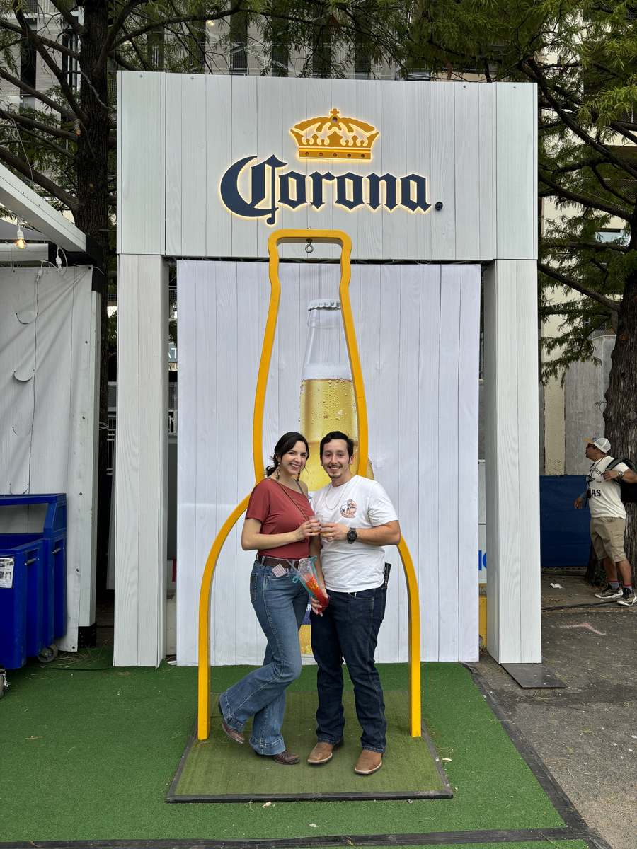 Paul and Leslie engagement photo 10