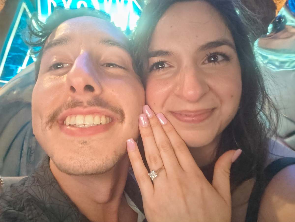 Paul and Leslie engagement photo 6